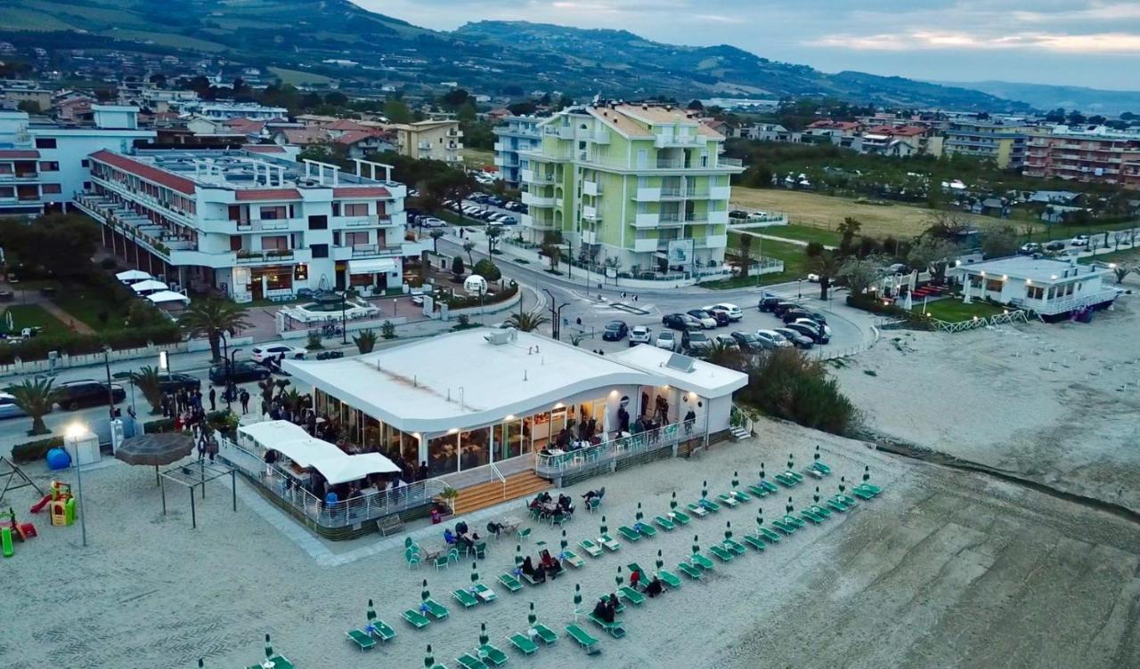 Le Rose Beach & Suites Appartamenti Fronte Mare A Villarosa Martinsicuro Εξωτερικό φωτογραφία
