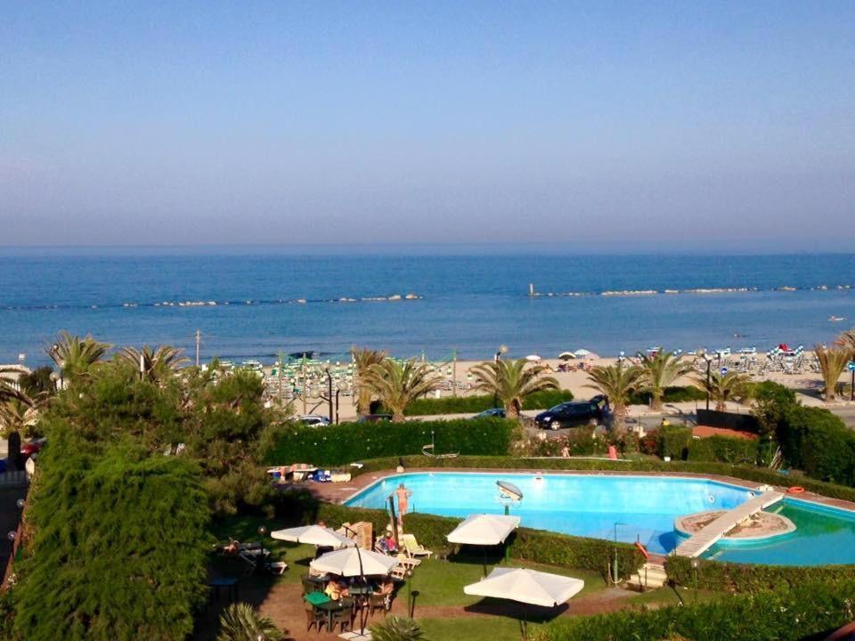 Le Rose Beach & Suites Appartamenti Fronte Mare A Villarosa Martinsicuro Εξωτερικό φωτογραφία