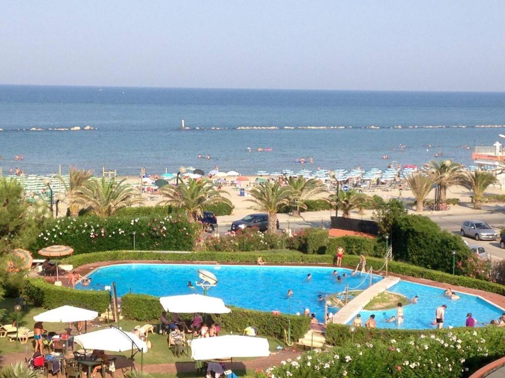 Le Rose Beach & Suites Appartamenti Fronte Mare A Villarosa Martinsicuro Εξωτερικό φωτογραφία