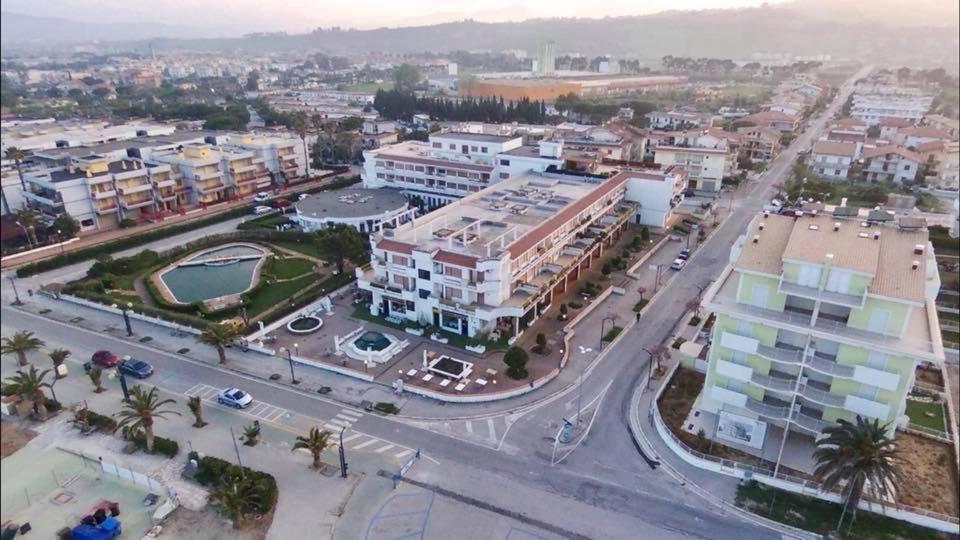 Le Rose Beach & Suites Appartamenti Fronte Mare A Villarosa Martinsicuro Εξωτερικό φωτογραφία
