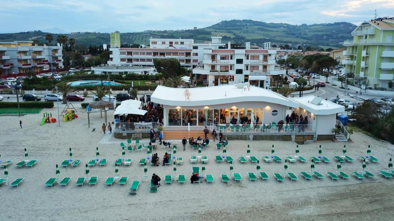 Le Rose Beach & Suites Appartamenti Fronte Mare A Villarosa Martinsicuro Εξωτερικό φωτογραφία